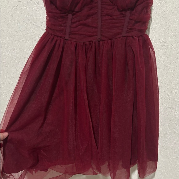 Elegant Burgundy Lace Chemise - Picture 3 of 3